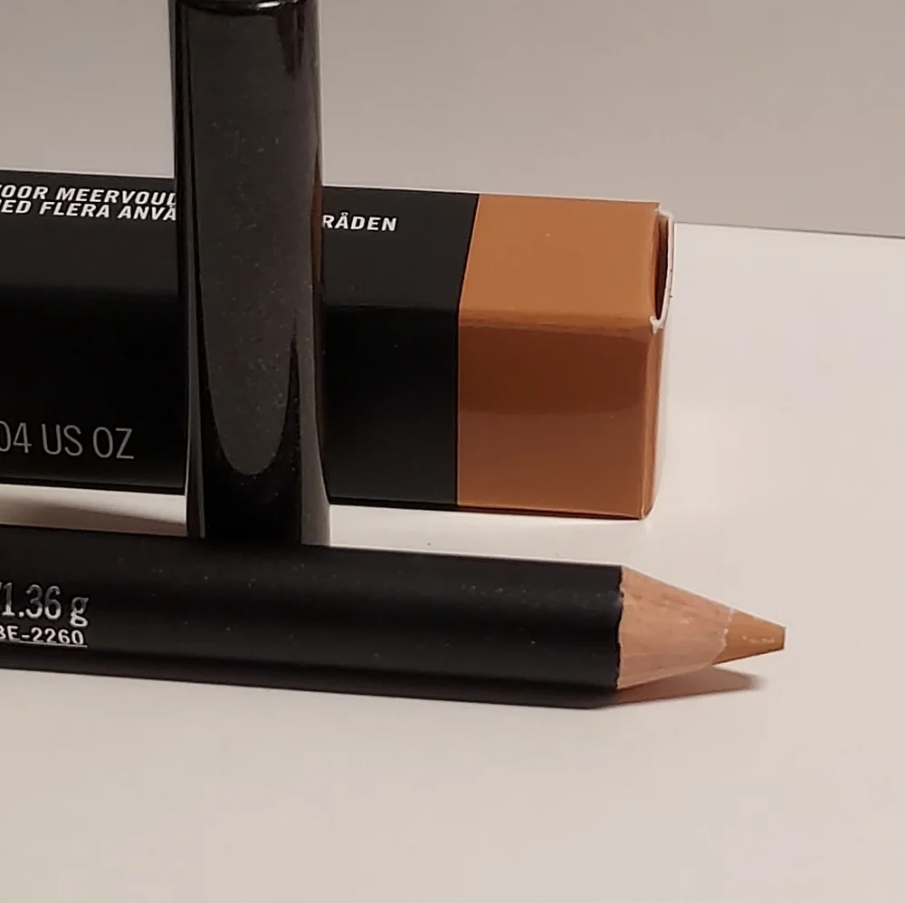MAC Chromagraphic Pencil Multi-Use Liner *NC42/NW35* / .04 oz / New in box